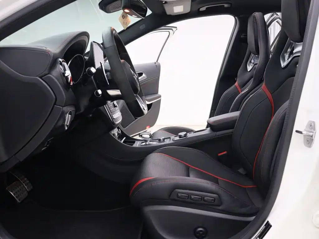 Mercedes-Benz GLA AMG — миниатюра 2