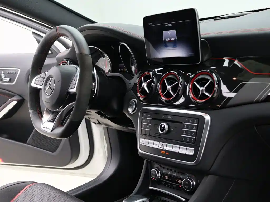 Mercedes-Benz GLA AMG — миниатюра 12