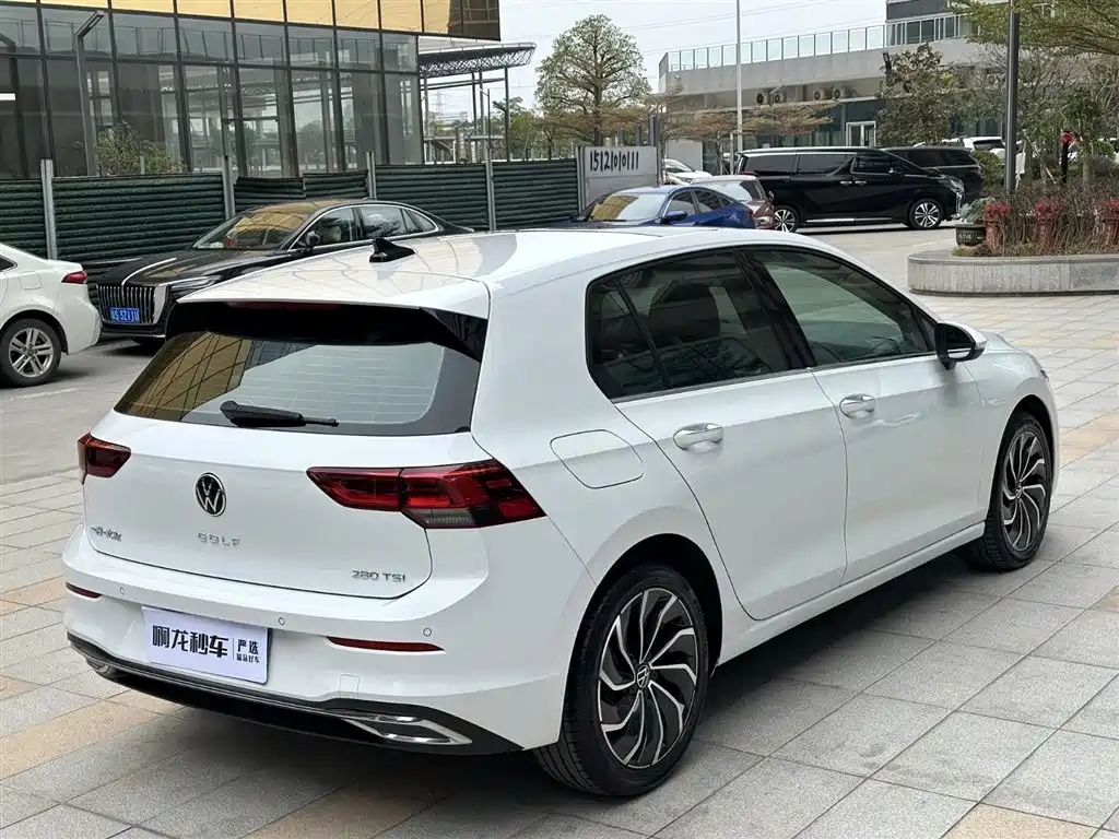 VOLKSWAGEN GOLF