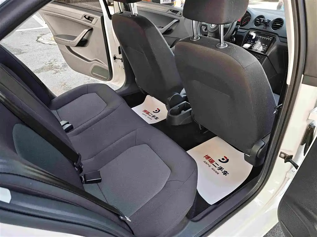 Volkswagen Jetta — миниатюра 12