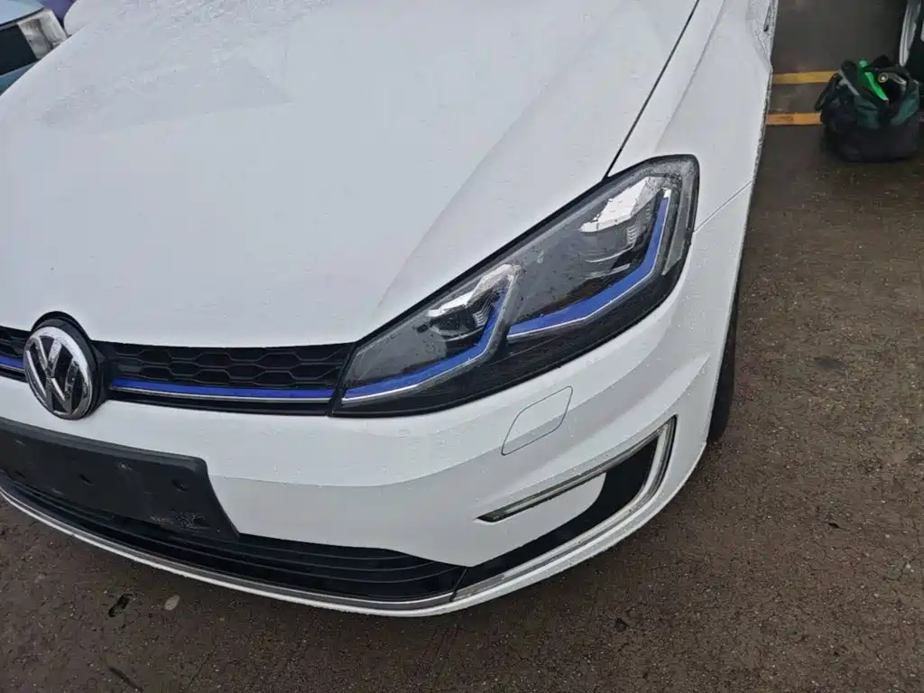Volkswagen Golf EV — миниатюра 24