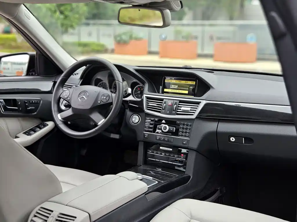 Mercedes-Benz E-Class E 2010 E 300 L Fashion