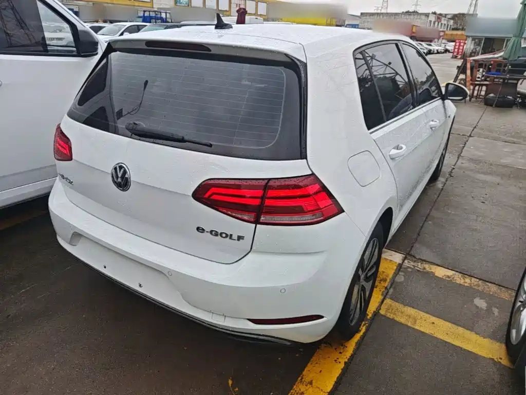 Volkswagen Golf EV — миниатюра 7