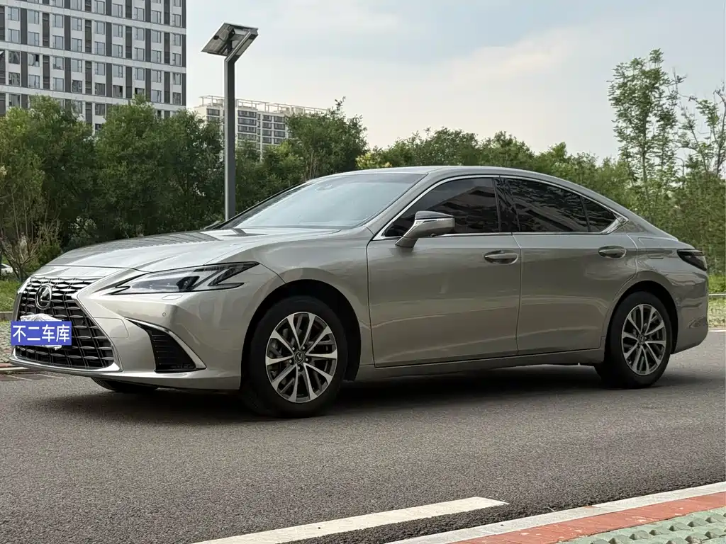 Lexus ES 2025 200 Premium Enjoy Edition