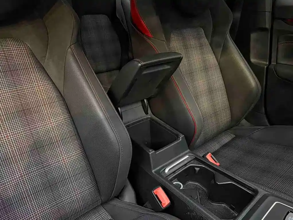 Volkswagen Golf GTI — миниатюра 25