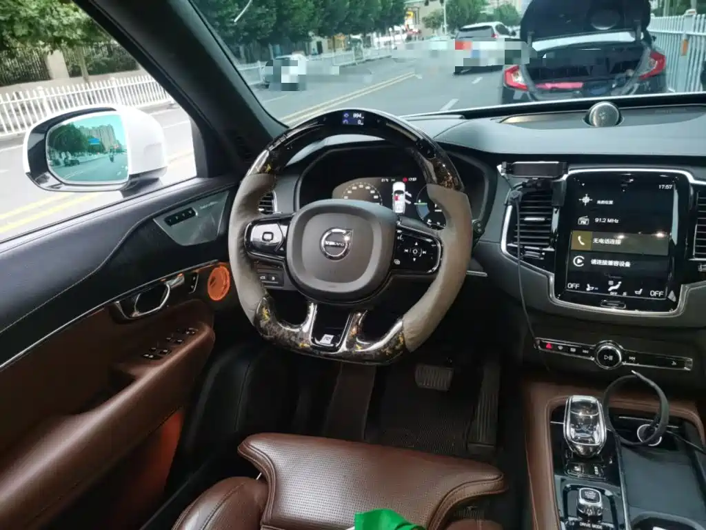 Volvo XC90 PHEV — миниатюра 11