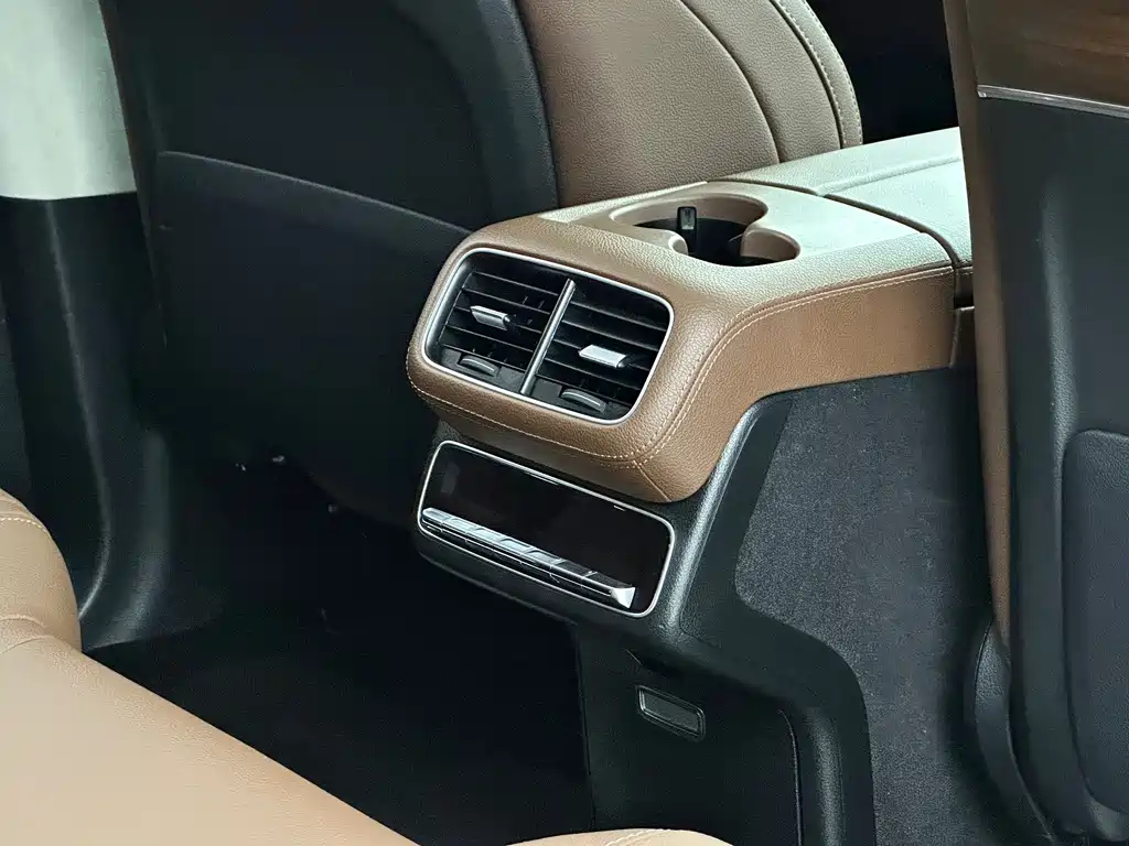 Mercedes-Benz GLE New Energy — миниатюра 24