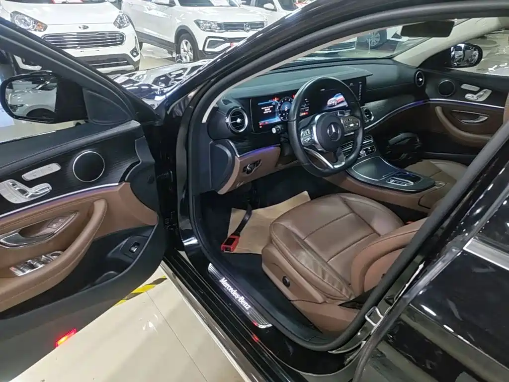 Mercedes-Benz E-Class — миниатюра 16