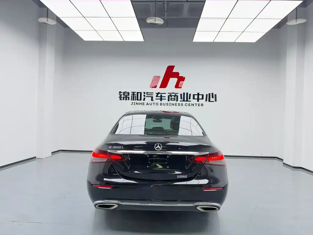 Mercedes-Benz E-Class — миниатюра 9