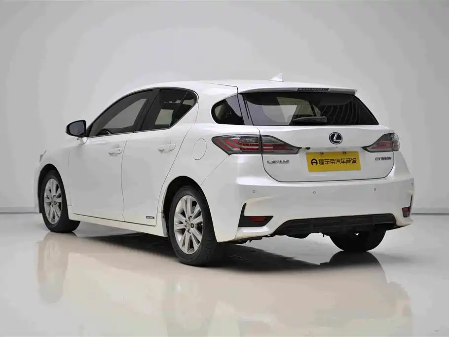 Lexus CT — миниатюра 4