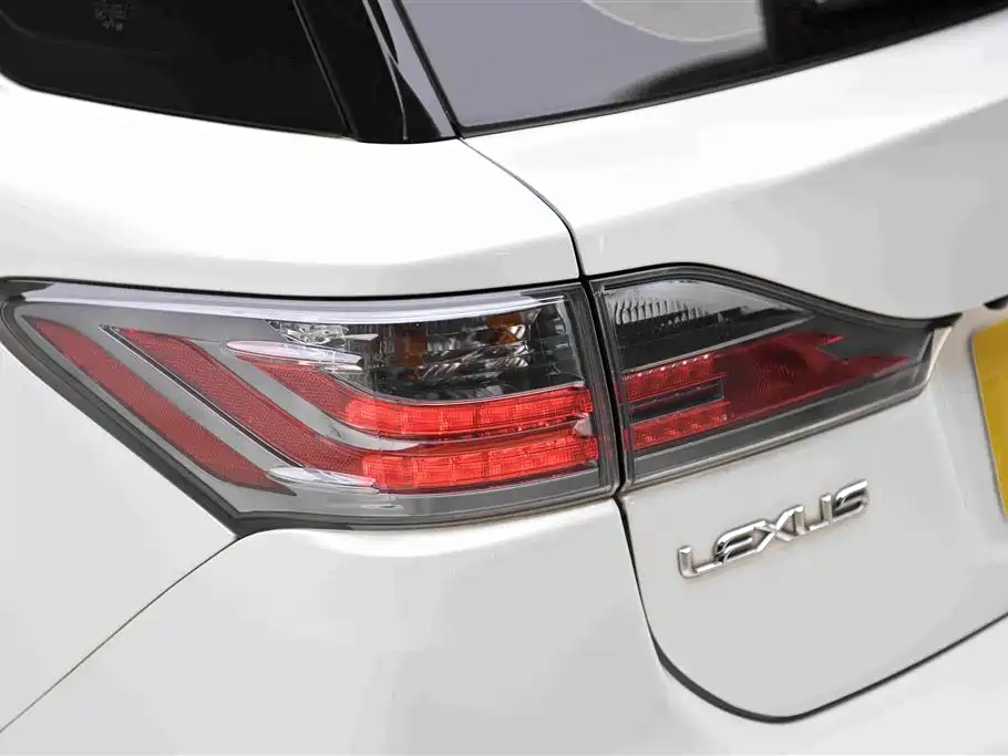 Lexus CT — миниатюра 12