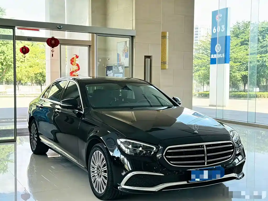 Mercedes-Benz E-Class — миниатюра 2