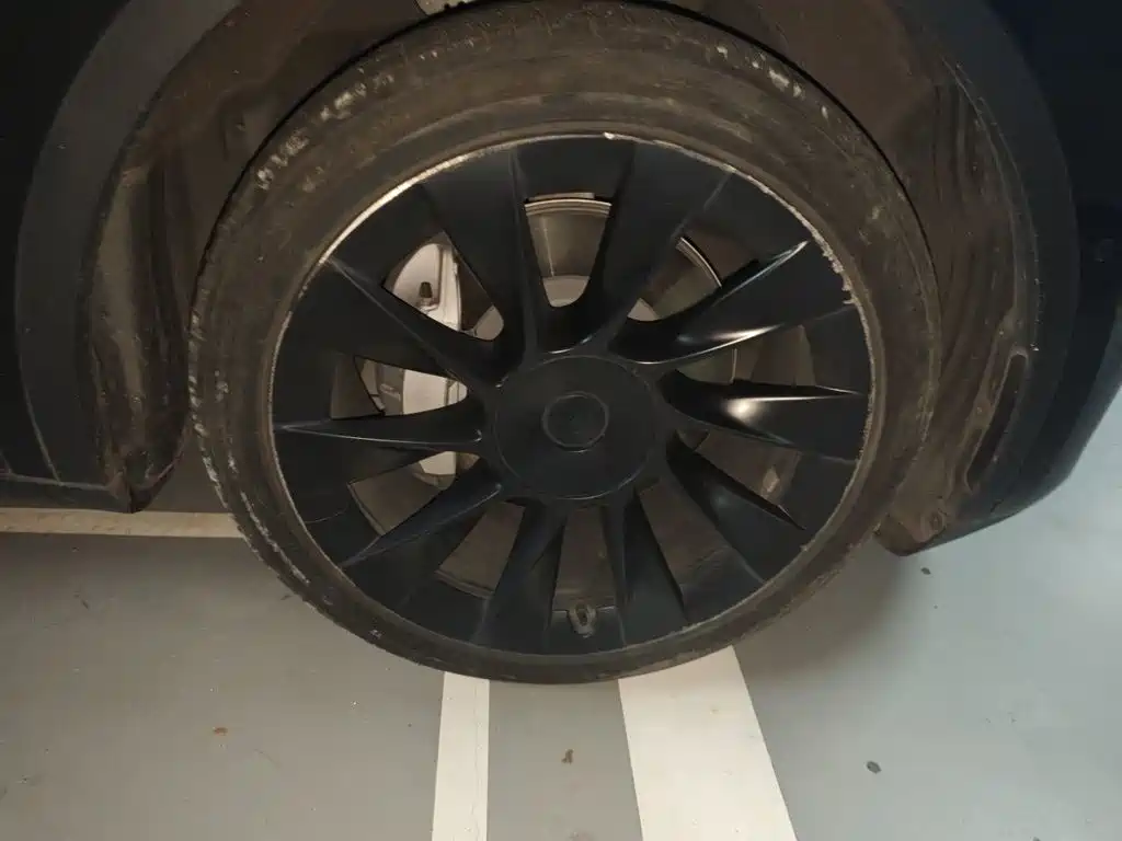Tesla Model Y — миниатюра 9