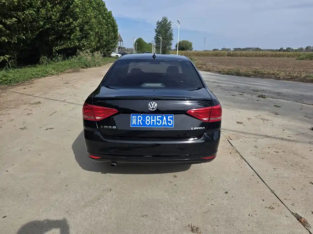 Volkswagen Lavida — миниатюра 5