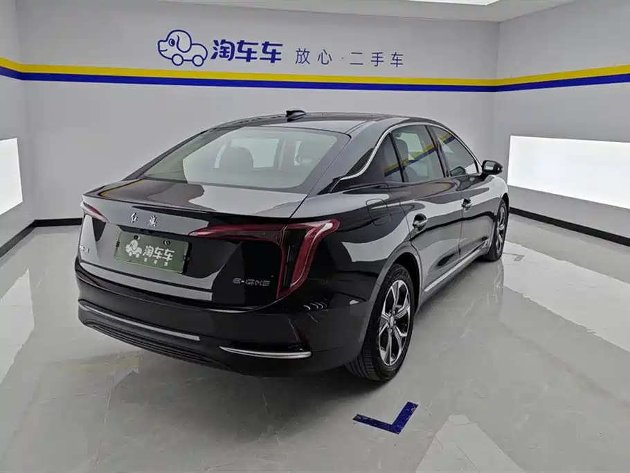 Hongqi E-QM5