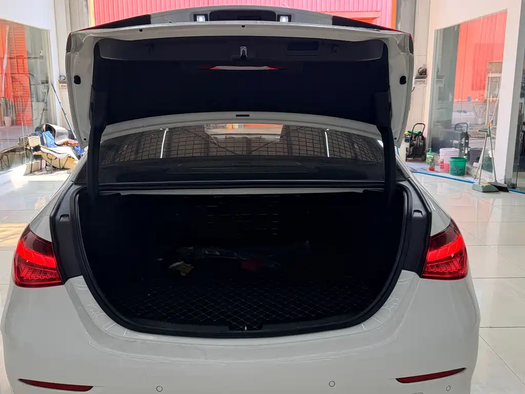 Mercedes-Benz C-Class — миниатюра 18