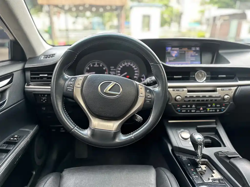 Lexus ES — миниатюра 13