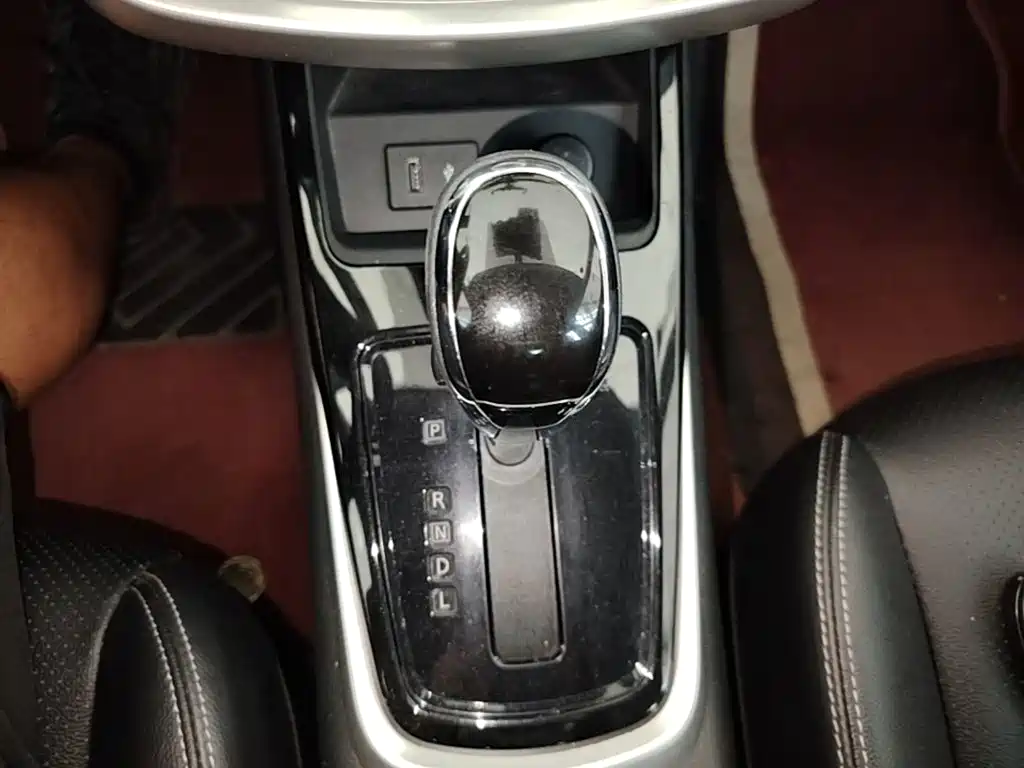 Nissan Tiida — миниатюра 14