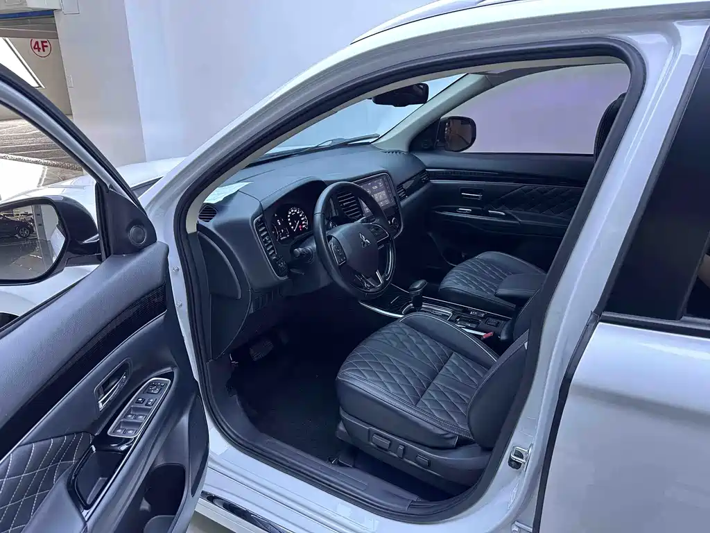 Mitsubishi Outlander 2021 2.0L Enjoy 5 мест