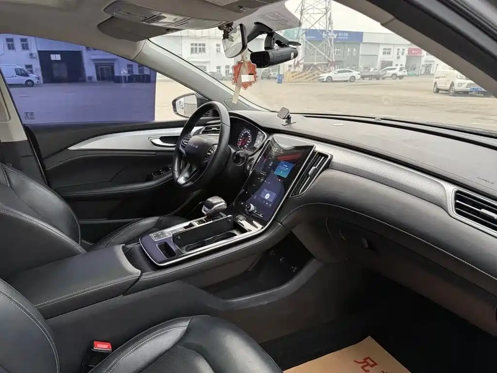 Roewe i6 MAX New Energy — миниатюра 13