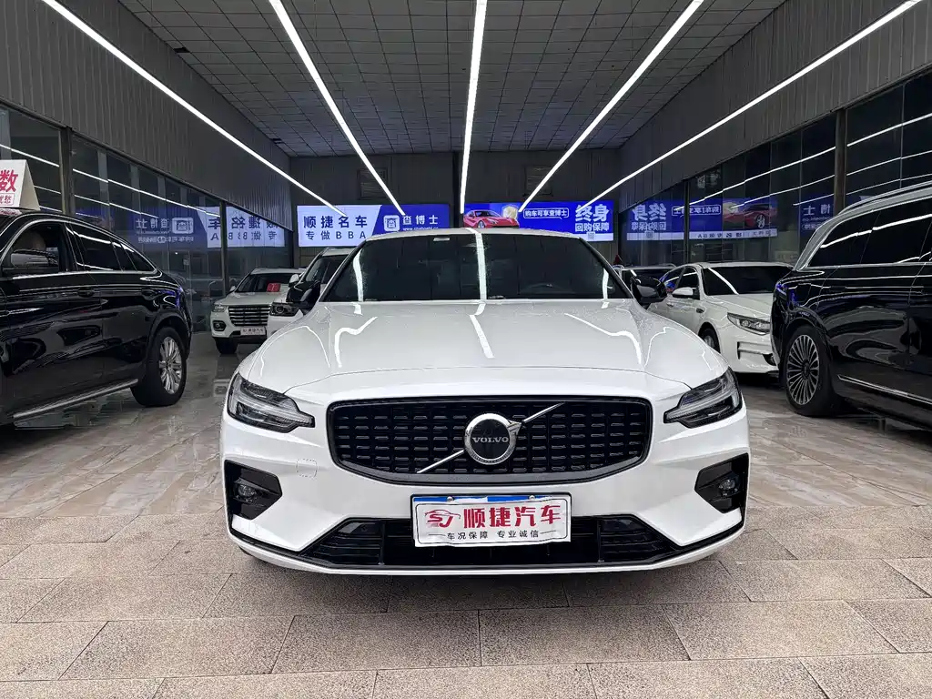 Volvo S60 2025 B5 Sport