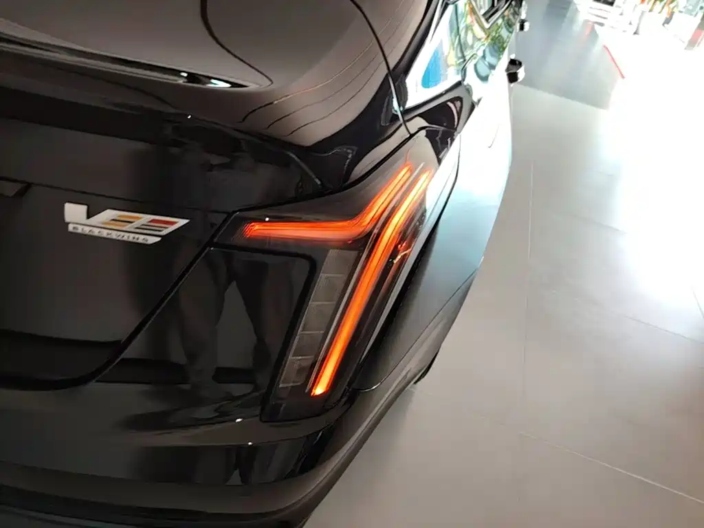 Cadillac CT5 — миниатюра 8