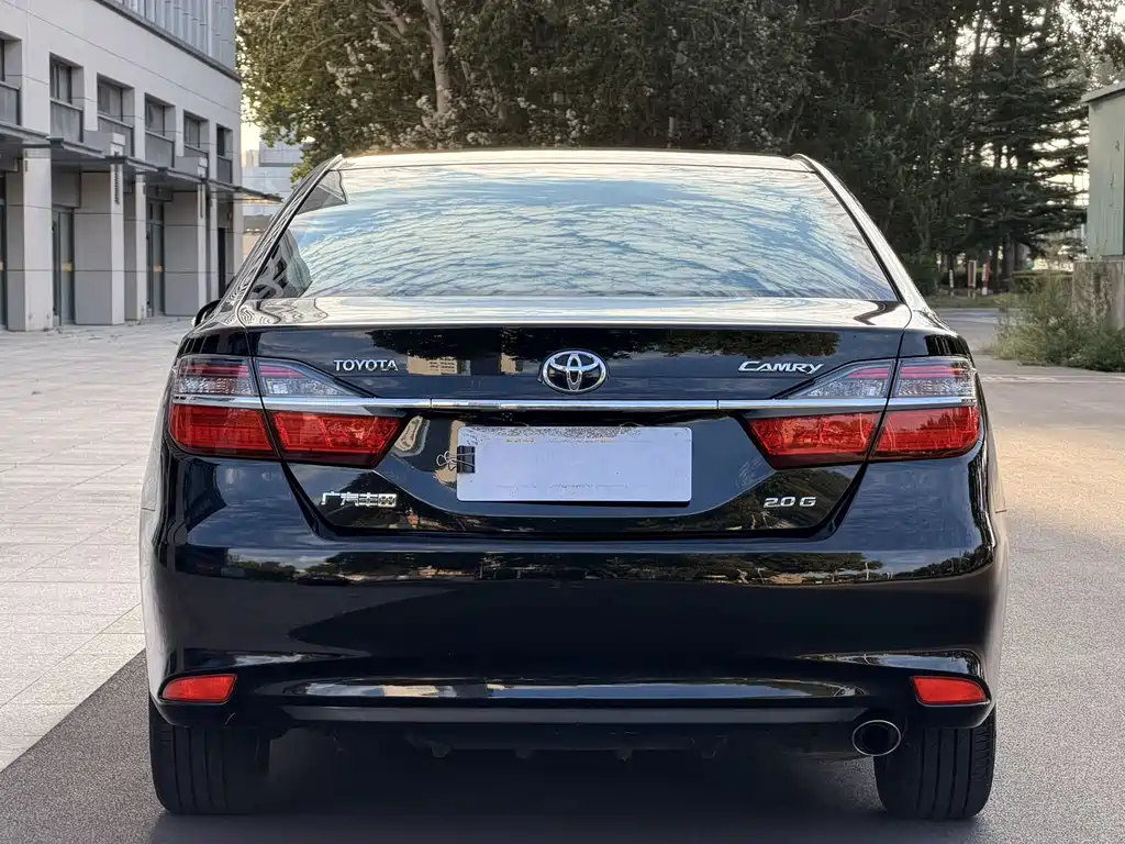 Toyota Camry — миниатюра 5