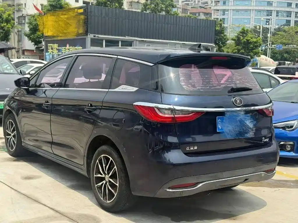 BYD MAX — миниатюра 2