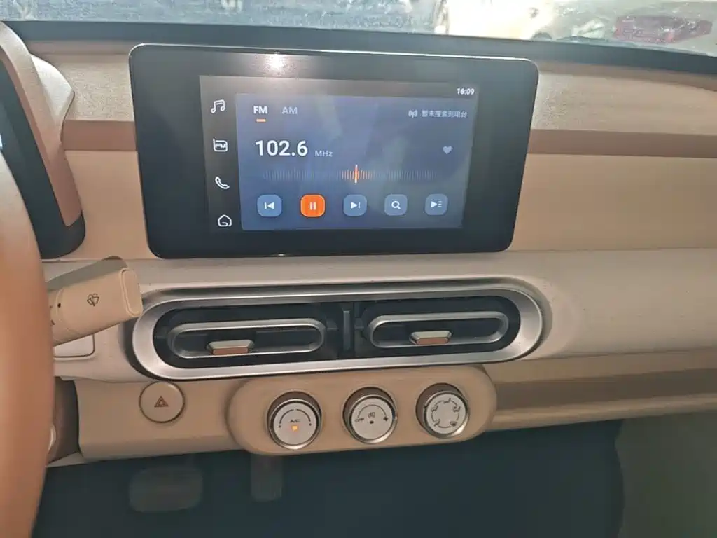Wuling MINIEV — миниатюра 13