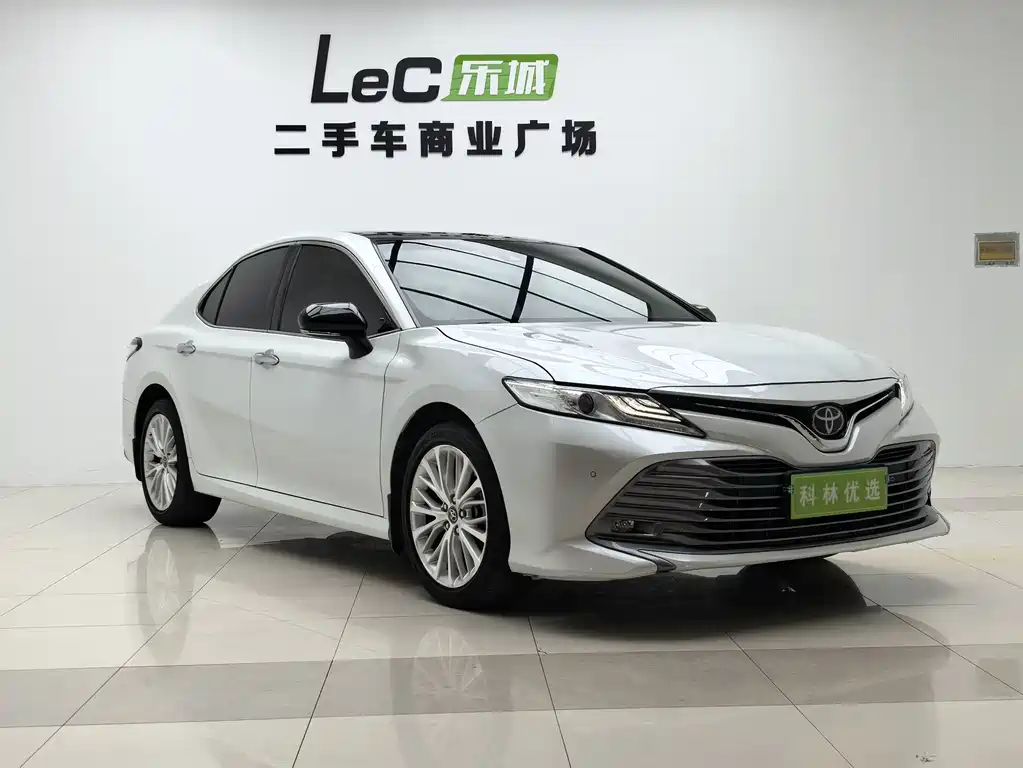 Toyota Camry — миниатюра 5