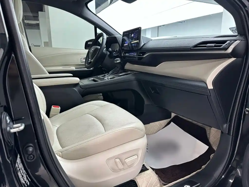 Toyota Sienna — миниатюра 5