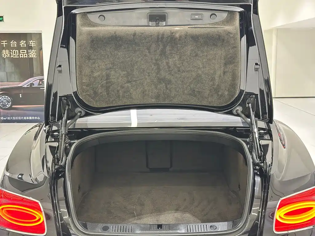 Bentley Flying Spur — миниатюра 8