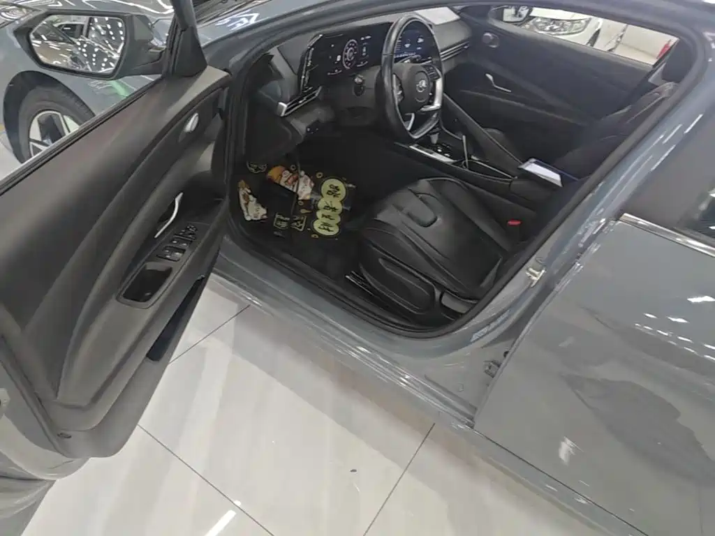 Hyundai Elantra — миниатюра 16