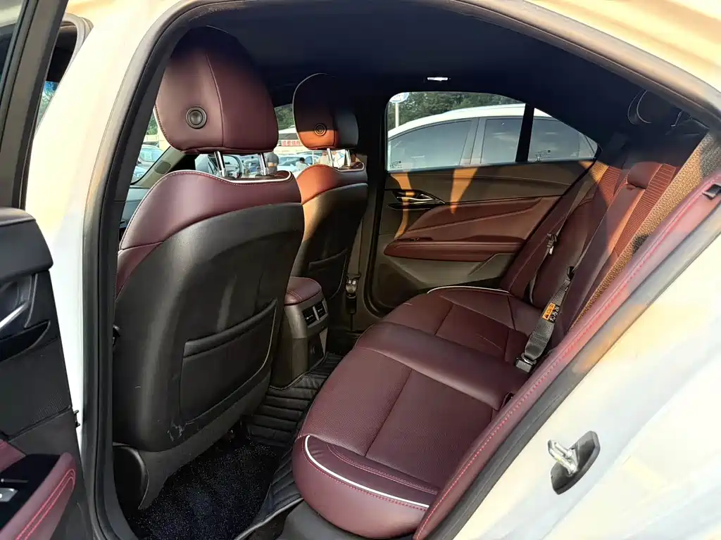 Cadillac CT4 — миниатюра 4