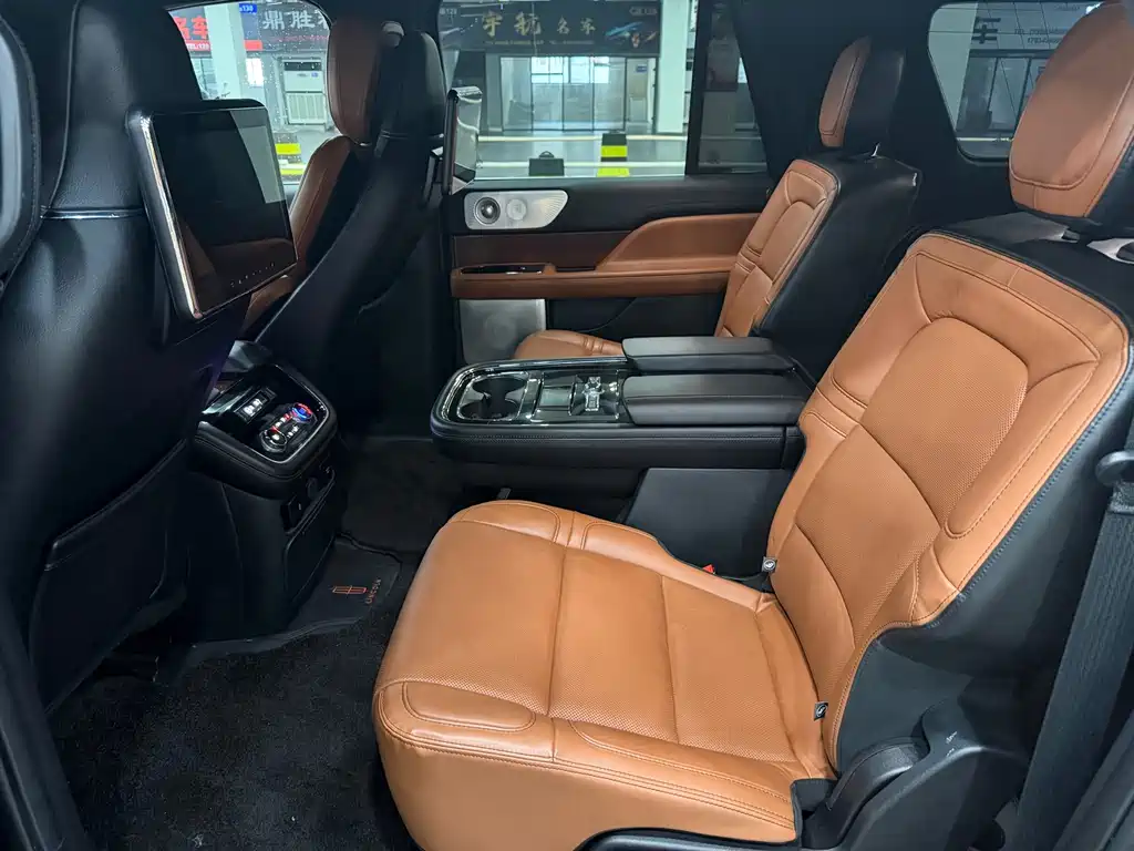 Lincoln Navigator — миниатюра 5