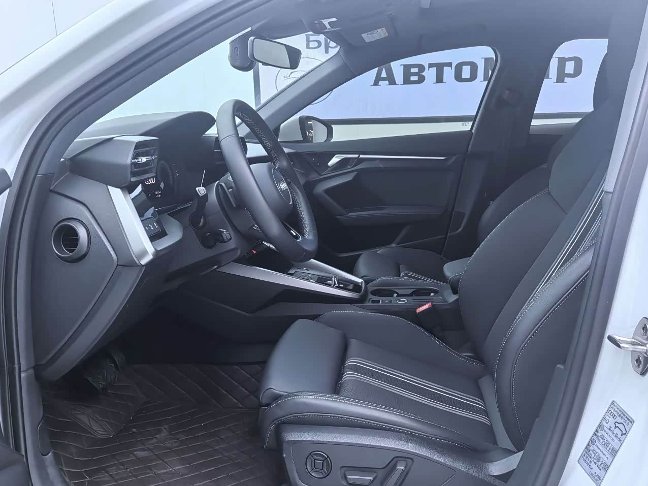 Audi A3 1.4 л 2023 г. Белый, пробег 33000 км