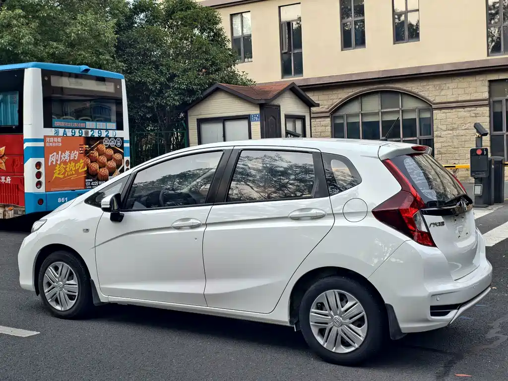 Honda Fit — миниатюра 9