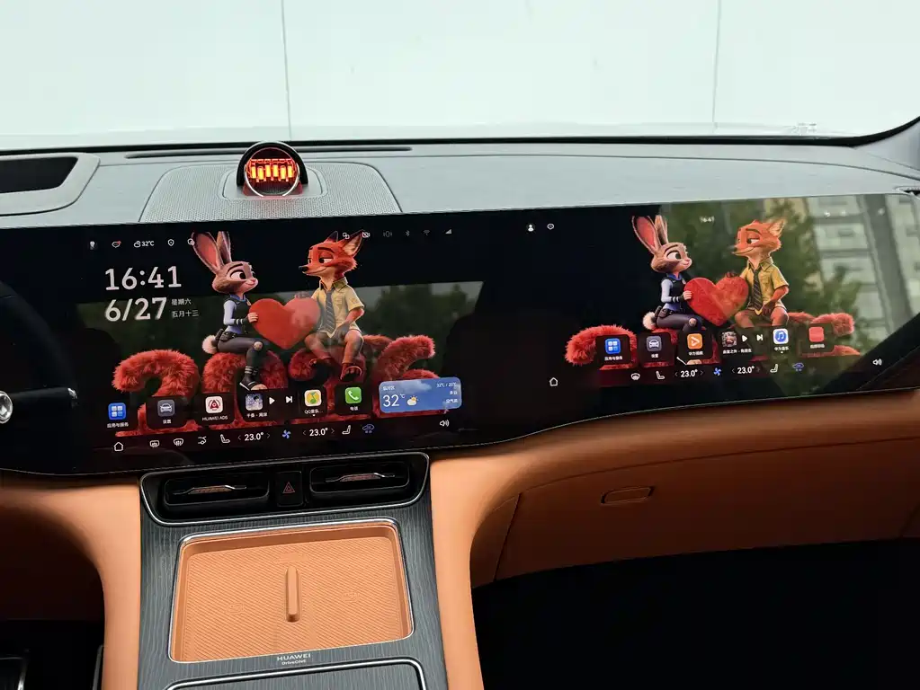 Aito M8 2025 Max+ 53.4kWh 5 мест (192 )