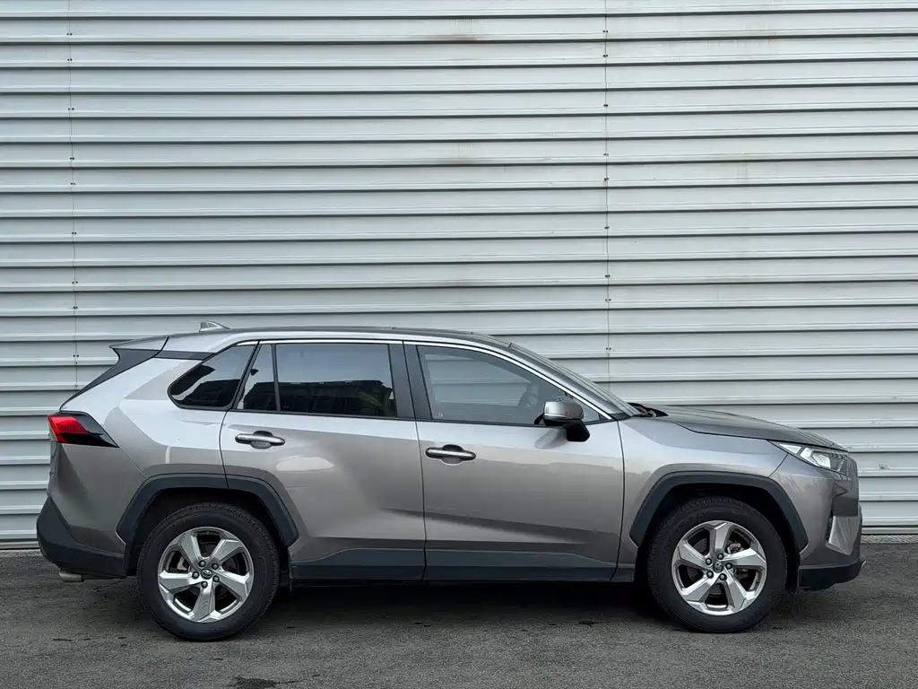 Toyota RAV4 — миниатюра 3