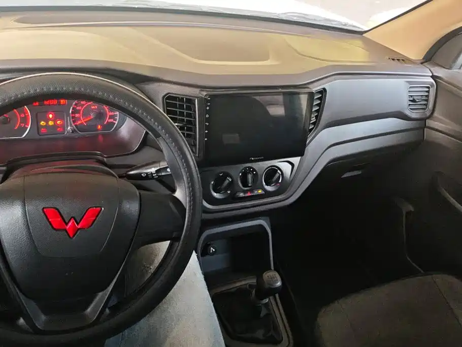 Wuling Hongguang V — миниатюра 12