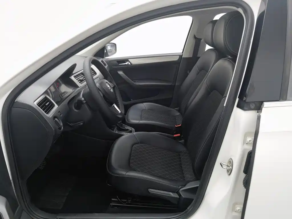 Skoda Rapid — миниатюра 10