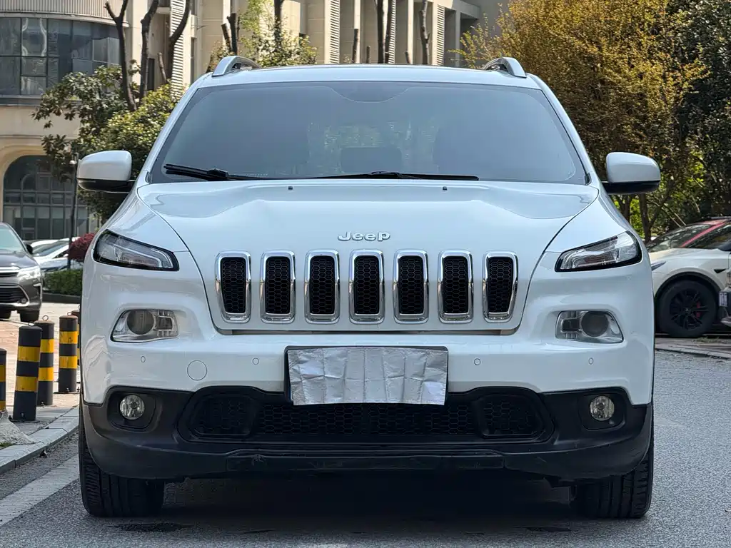 Купить Jeep Cherokee