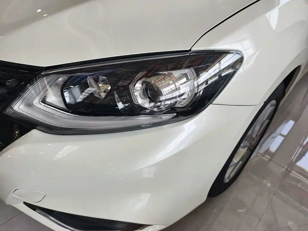 Nissan Tiida — миниатюра 3