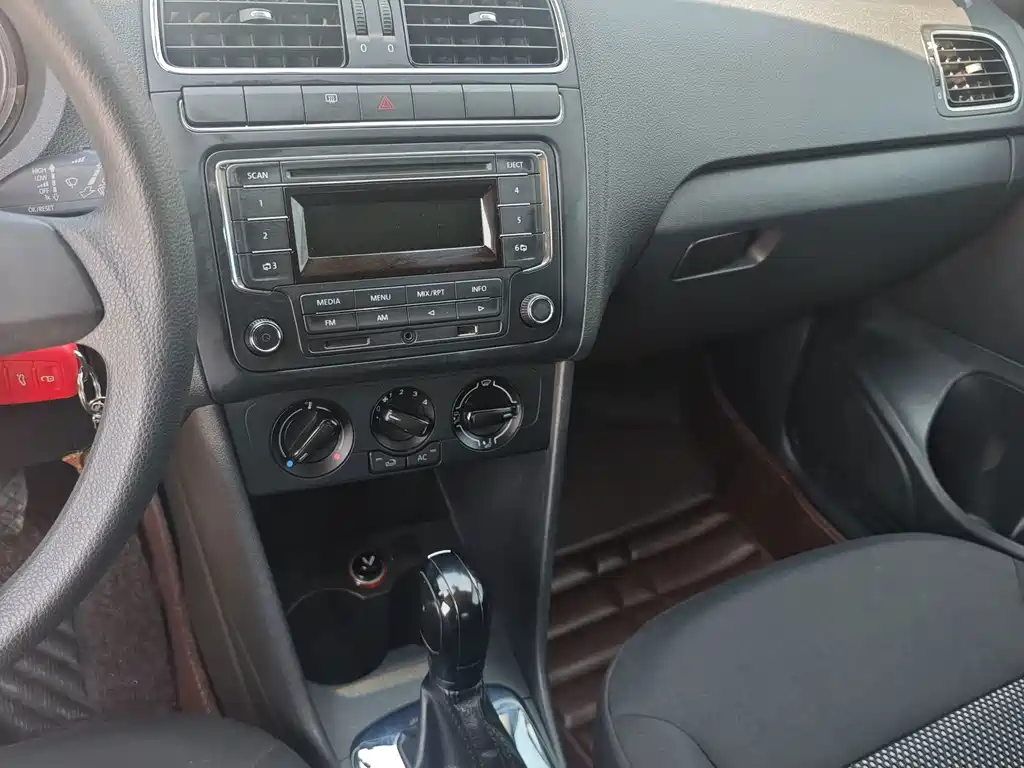 Volkswagen Polo — миниатюра 8