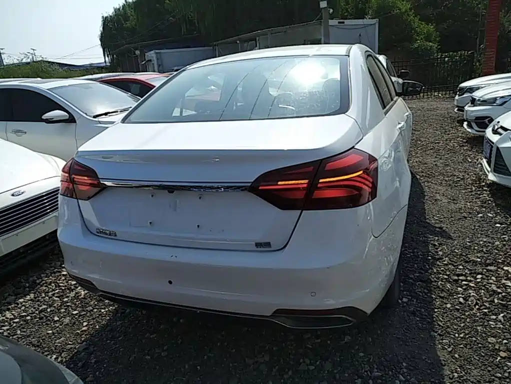 Geely Emgrand — миниатюра 6