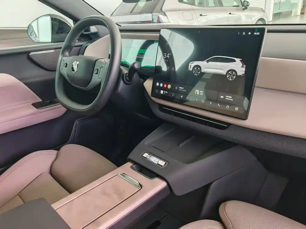 Volvo XC70 PHEV — миниатюра 33