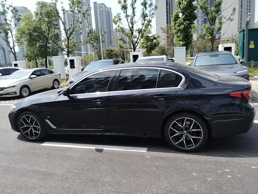 BMW 5 Series — миниатюра 5
