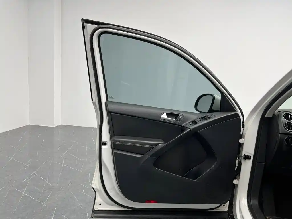 Volkswagen Tiguan — миниатюра 11
