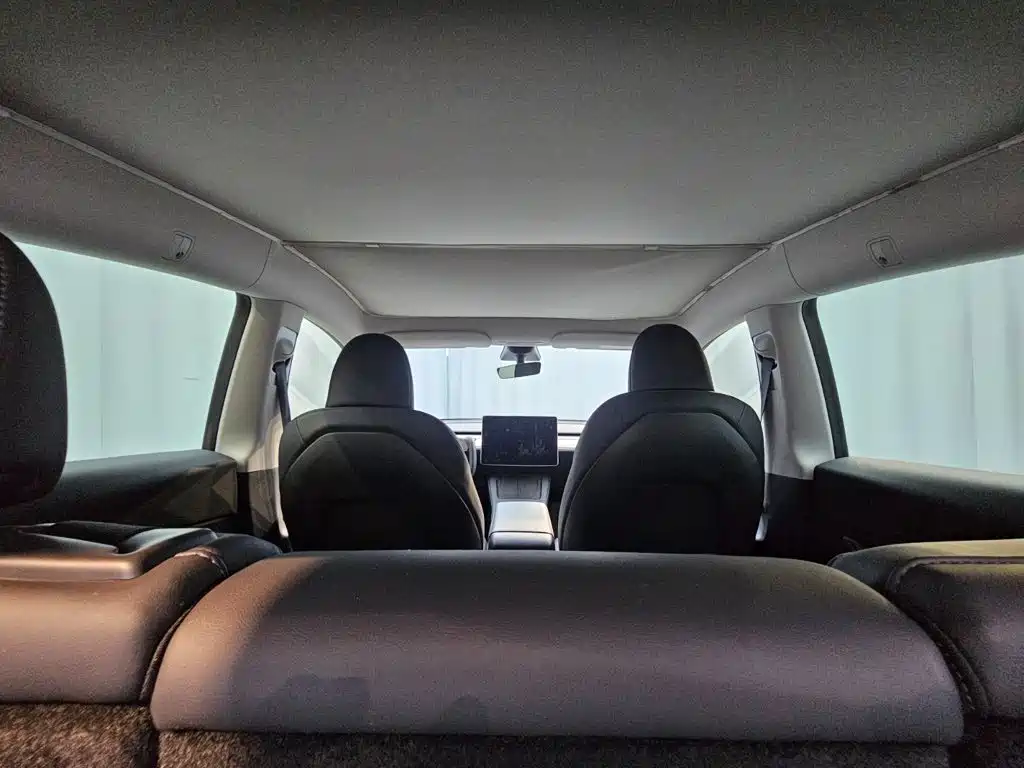 Tesla Model Y — миниатюра 23
