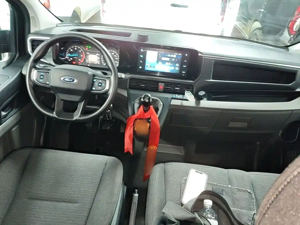 Ford Transit — миниатюра 10